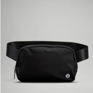 Lululemon Everywhere Belt Bag BLK